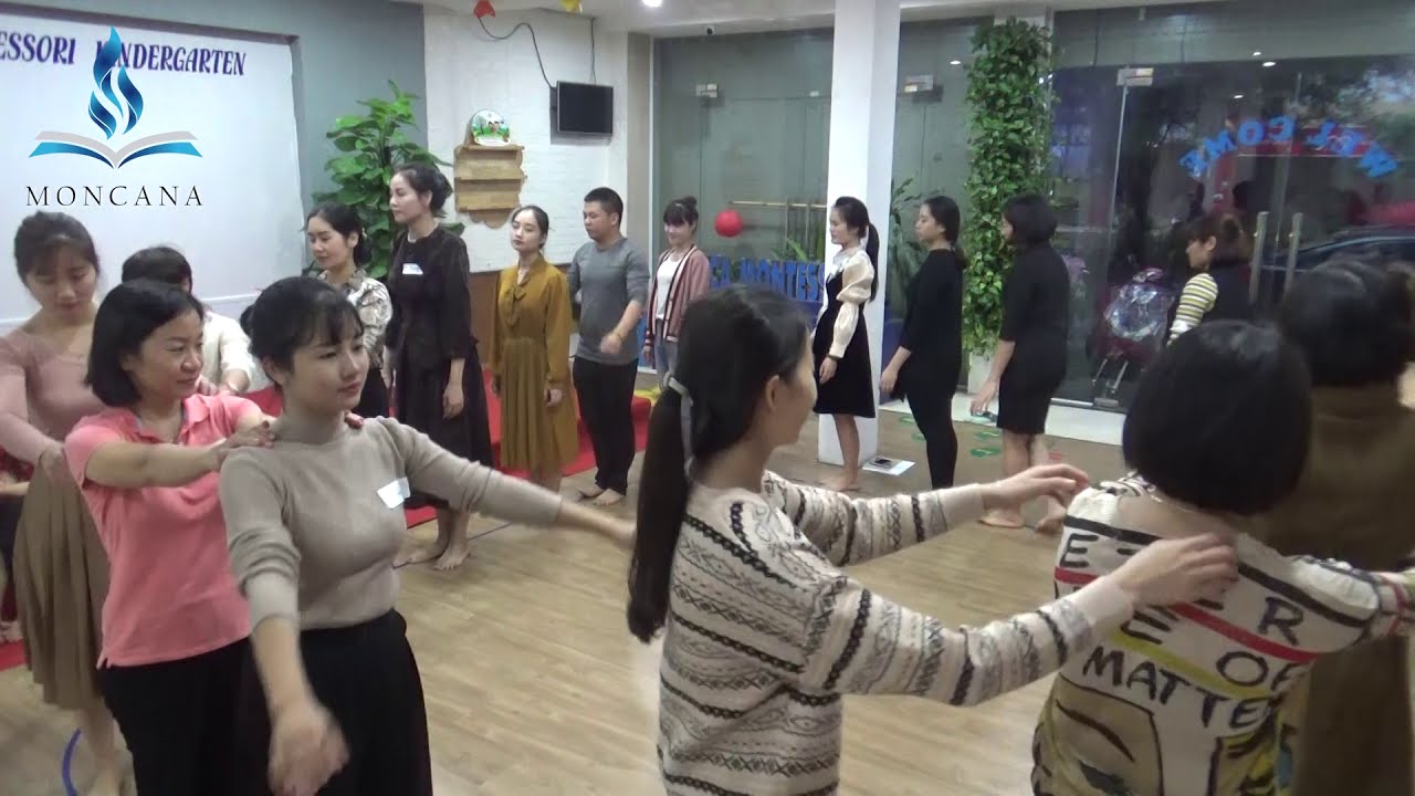 Âm nhạc giờ vòng tròn cho trẻ mầm non - Walk around the circle (Hoạt động vòng tròn Montessori)