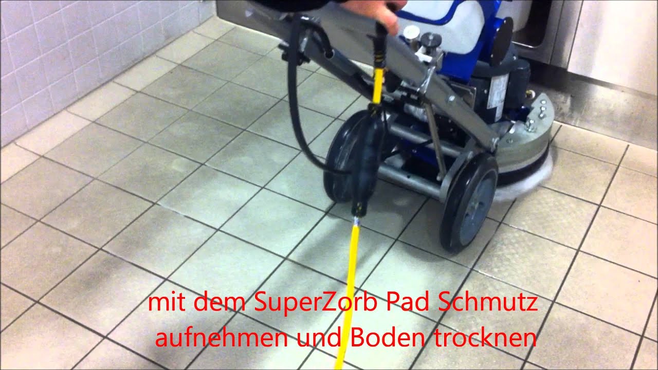 Der ORBOT reinigt Sicherheitsfliesen und Feinsteinzeugfliesen - nur mit Wasser!