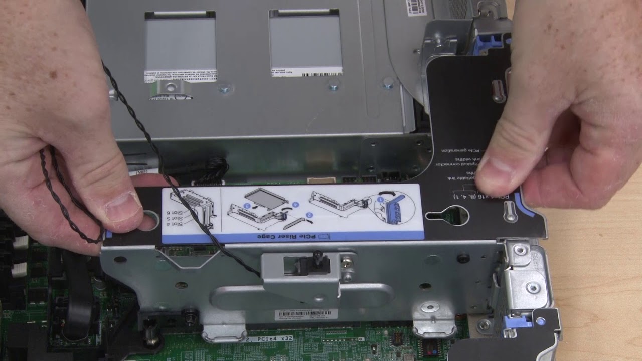 Lenovo ThinkSystem SR655 Install a Intrusion Switch