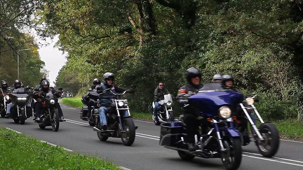 1000's of Hells Angels  ride from IJmuiden to the Westerveld Cementary
