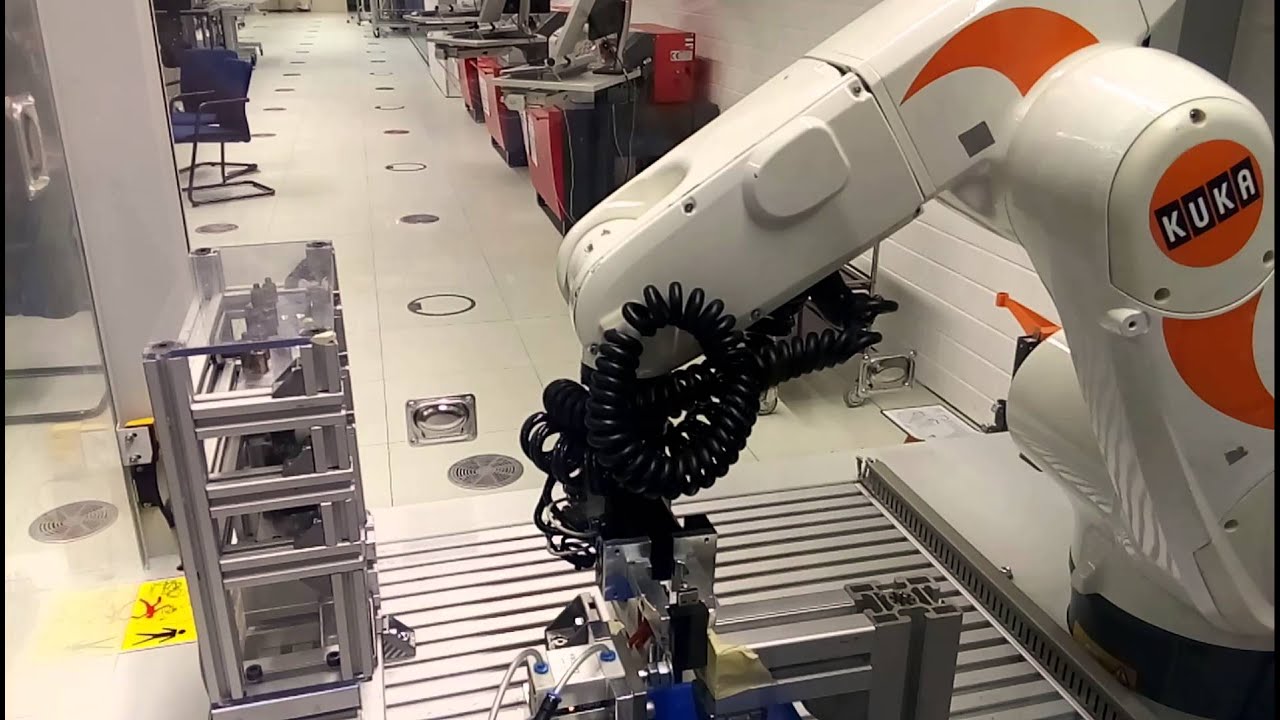 KUKA KR5 Industry robot USB-stick assembly