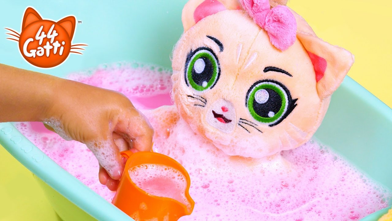 @44GattiIT | Facciamo il bagnetto ai Buffycats 🛁😺 con tanta schiuma e acqua colorata!