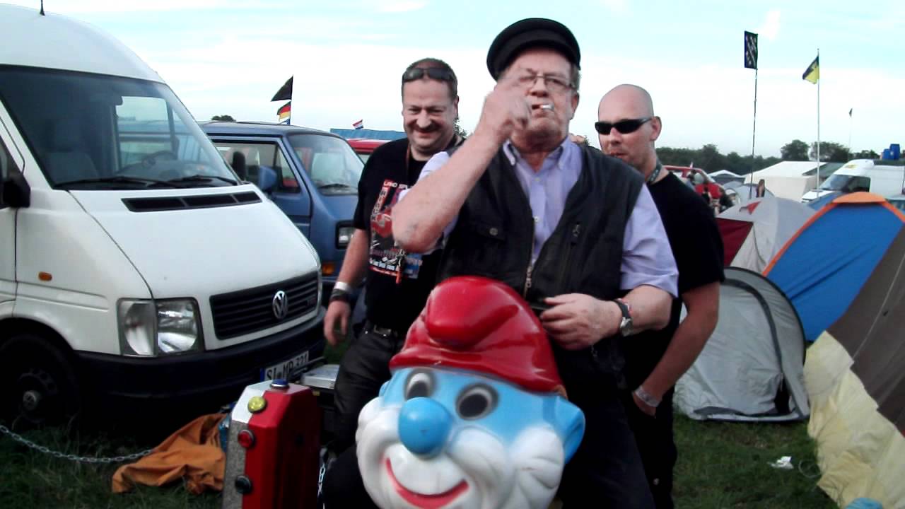 Wacken 2011 Uwe Trede beim Karussel fahren