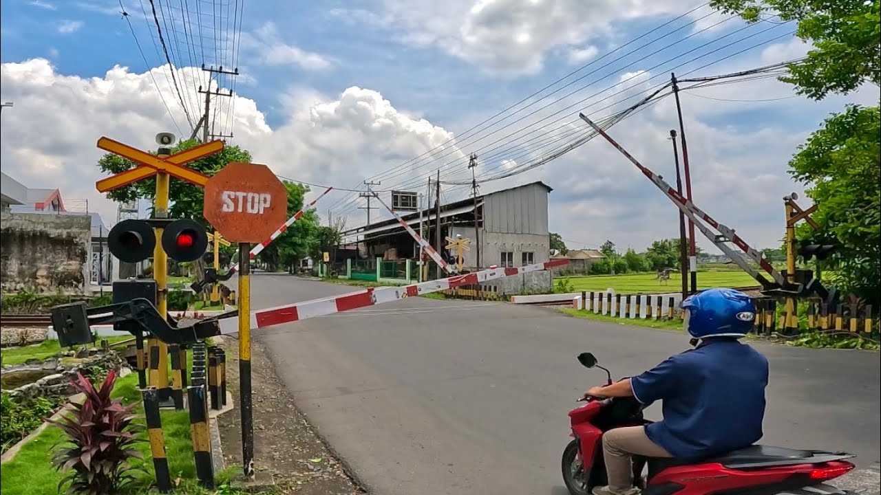 Kompilasi Semua Perlintasan Kereta Api disekitar Kota Kediri, Jawa Timur