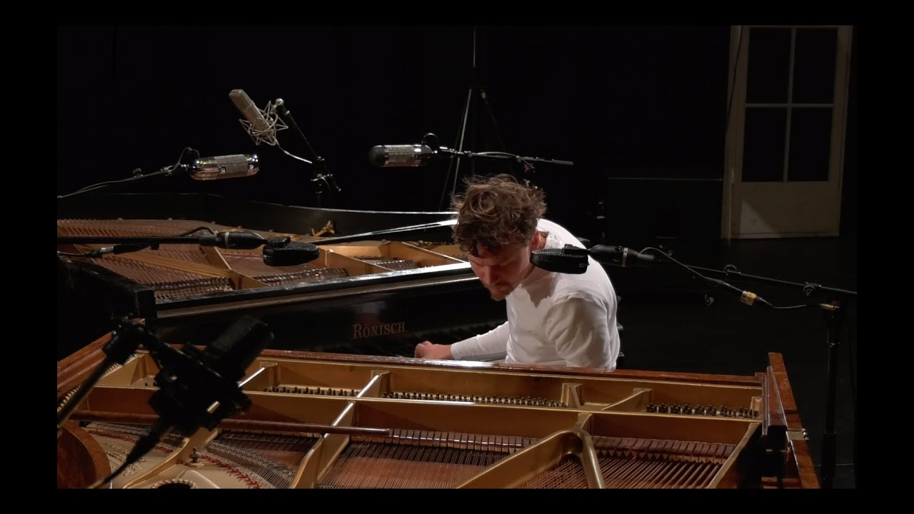 Seppe Gebruers Plays With 'Last Night When We Were Young' version 1