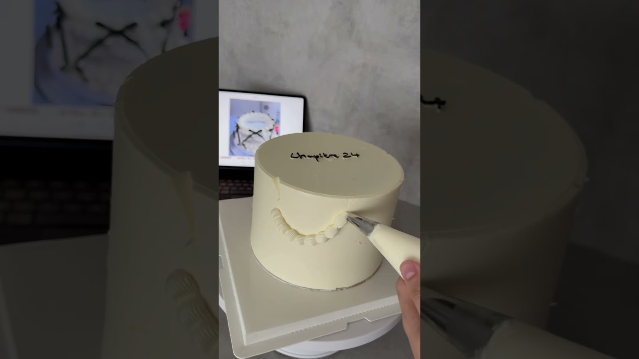 Elle a pas aim&eacute; son g&acirc;teau !! #layercake #weddingcake #smbc #humour