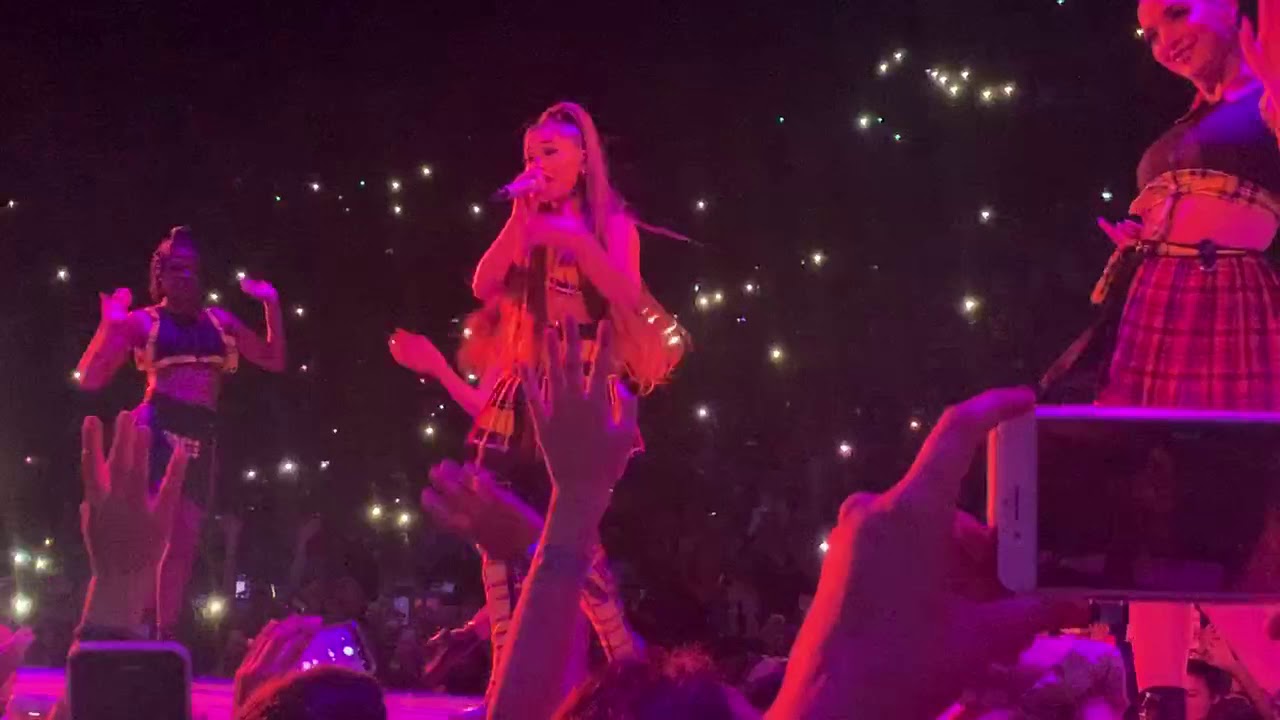 Ariana Grande - Thank U Next (final) - Sweetener World Tour Paris HD