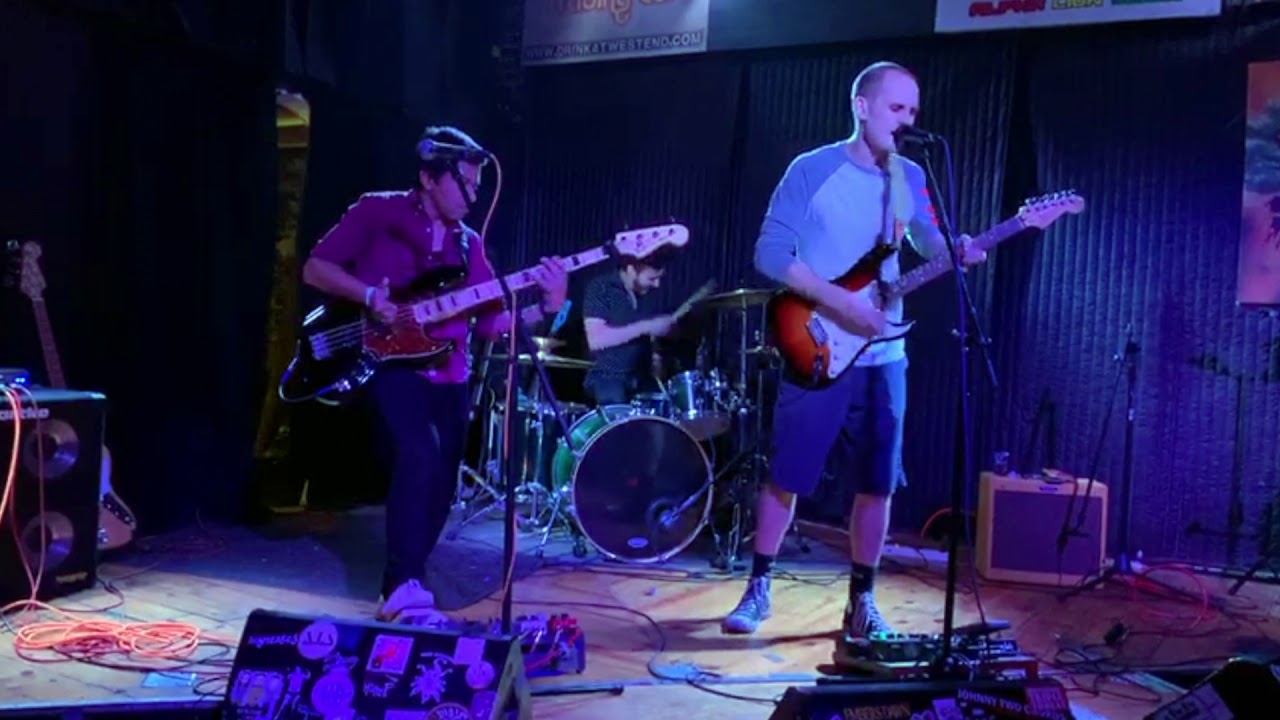 The Electric Chimps - Check It Out (Live West End Trading Co)