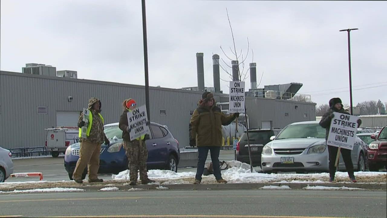 Eaton says 50 striking union members crossed picket line, workers disagree | WQAD News 8