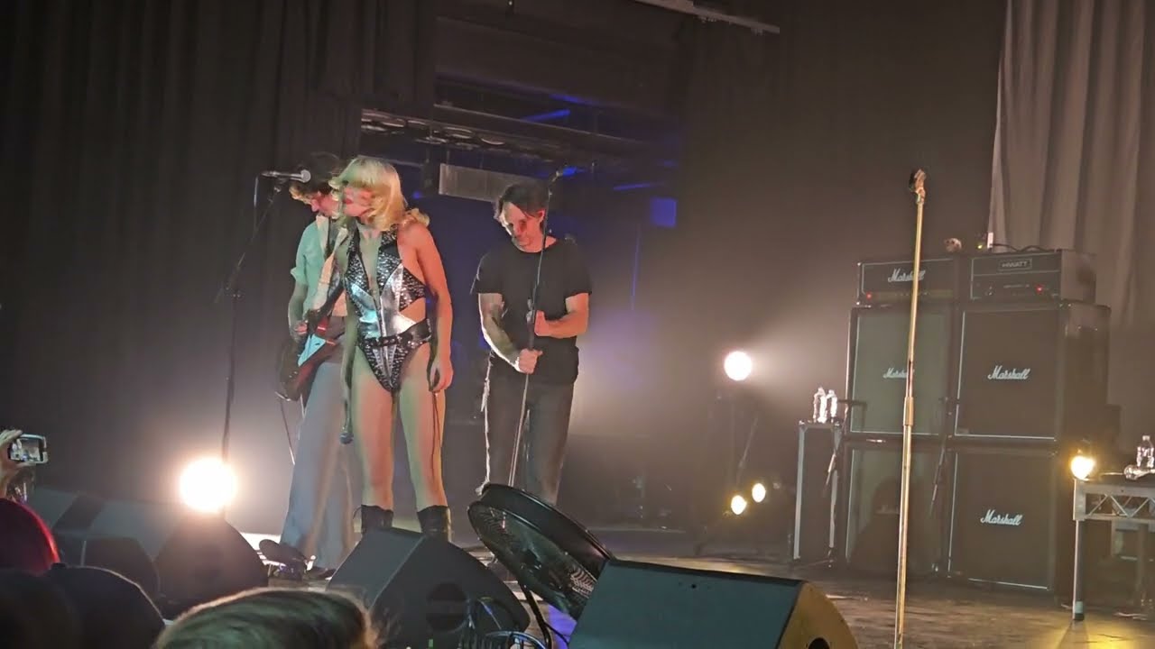Amyl and the Sniffers - Me and the Girls - The Salt Shed 08.05.2025