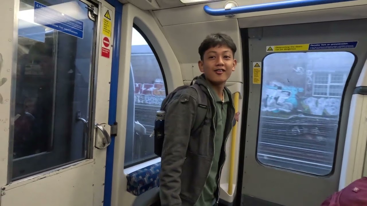 Naik Tube rute Heathrow Airport to Mitcham