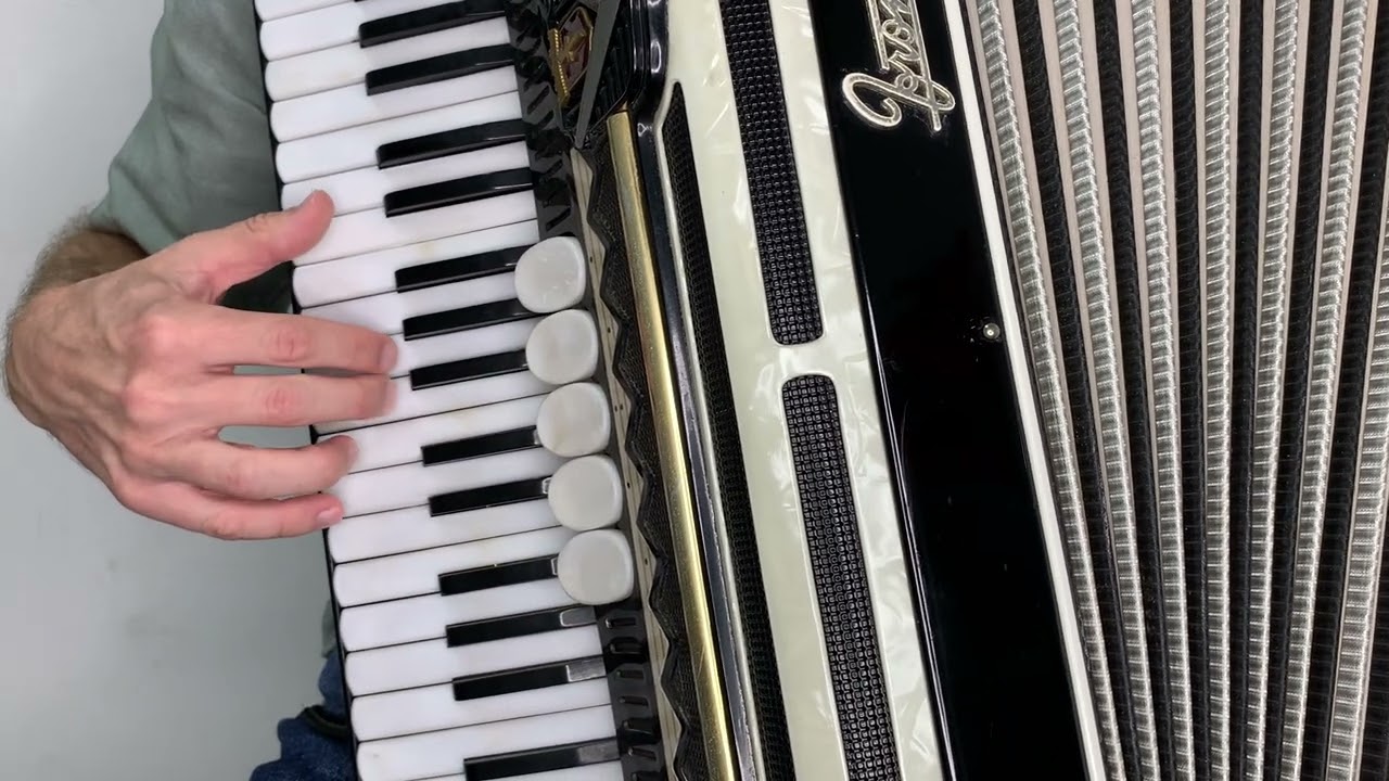 Aprenda a executar a música Asa Branca ao Acordeon - teclado