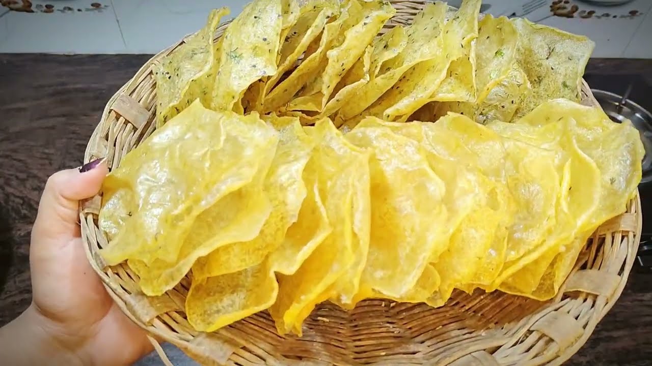 मार्केट जैसे कुरकुरे आलू पापड़ घर पर || How to make aaloo papad #recipe #food #papad #subscribe 