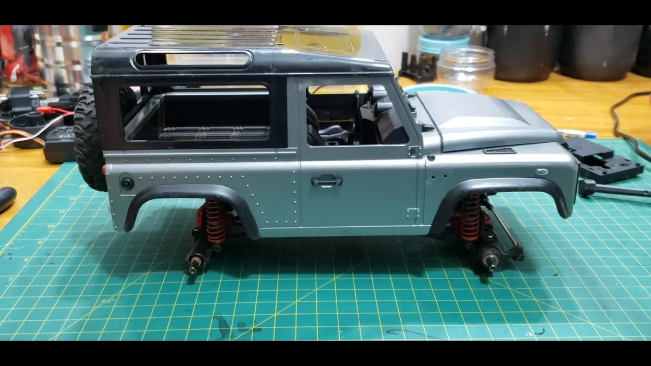 Carrinho de controle remoto Land Rover MN 99S - Desmonte e limpeza completa para pintura. Parte 1