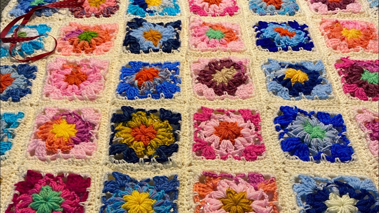 Come cucire a mano o a macchina i quadrati ad uncinetto per il plaid