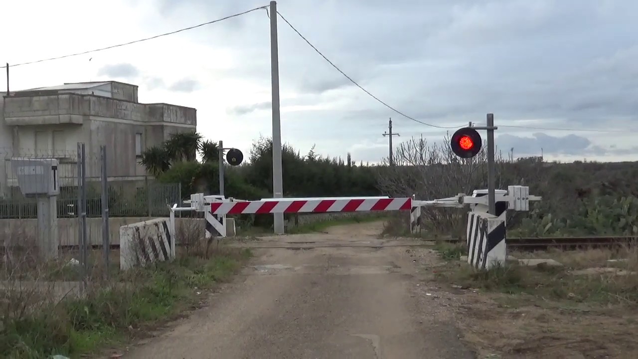 Passaggio a Livello con barriere FSE di Via Elvira Vaglio - Parabita (LE)