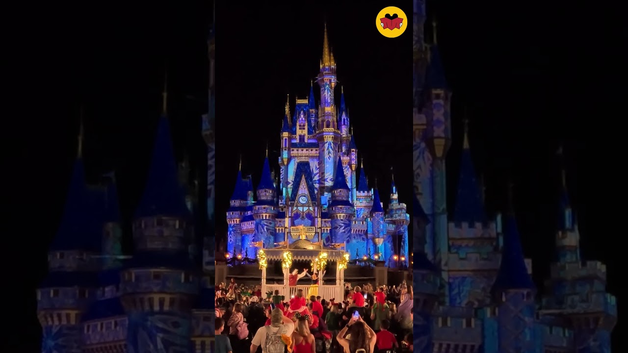 Snow White waltzes into Mickey's Very Merry Christmas Party #Mouseterclass