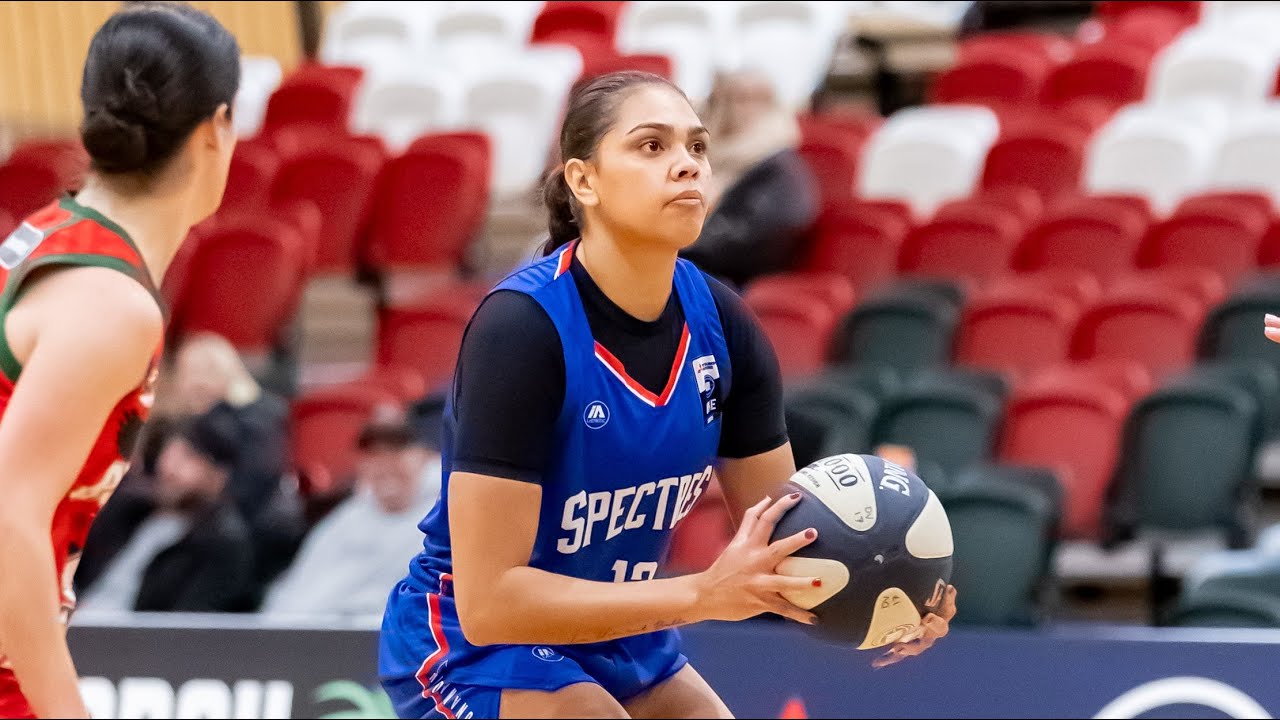 NBL1 action: Nunawading's Shaneice Swain vs Diamond Valley/Keilor