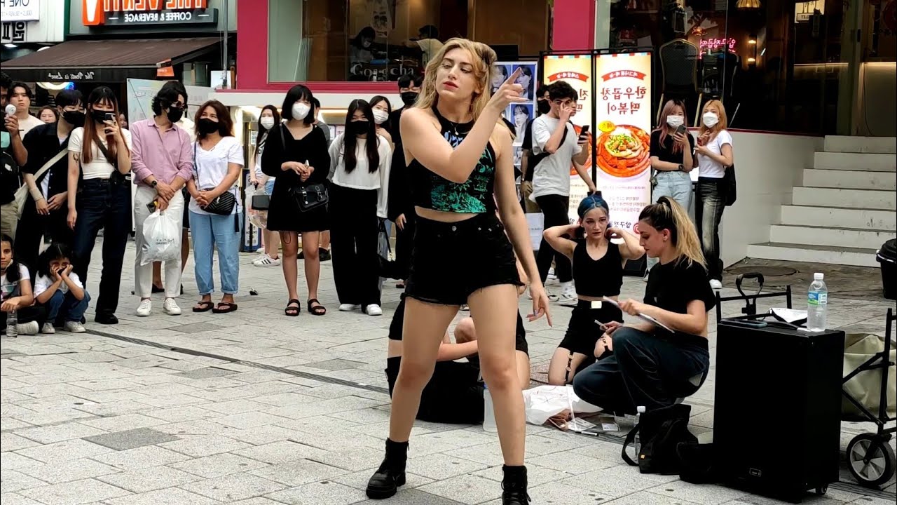 SUNDAY. 6AES CREW. BEAUTIFUL FASCINATING FIRST HONGDAE BUSKING.