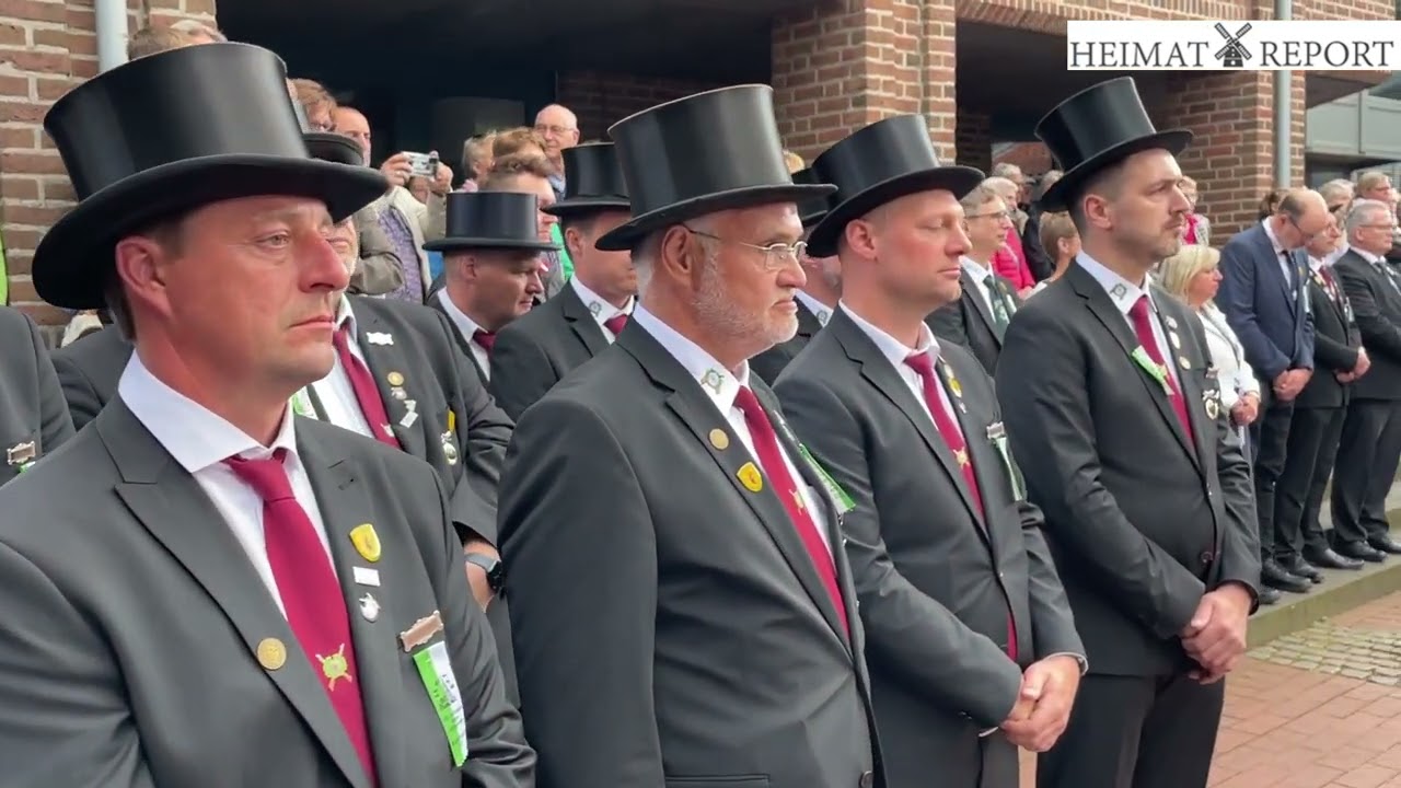 Schützenfest Raesfeld 2024: Zapfenstreich-Parade und Throntanz