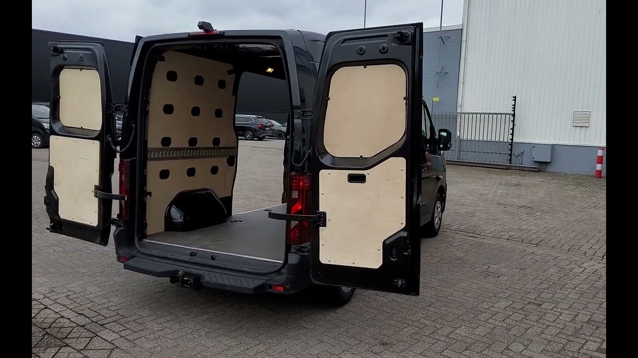 Renault Master 150 35 L2H2 Gesloten Zwart V 63 LHG