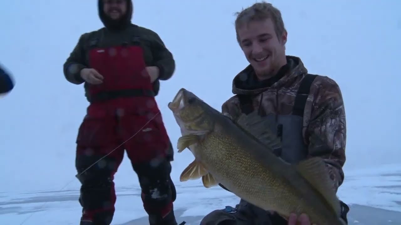 906 Outdoors - Little Bay De Noc Ice Fishing