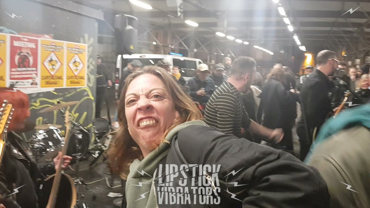 ⚡  Lipstick Vibrators  ⚡  🔊 Titi Fest Croix de Chavaux 📍 Montreuil 📅 24 Oct 2021 #lipstickvibrators