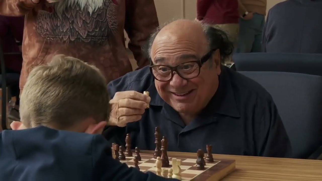 It's Always Sunny - Frank plays chess