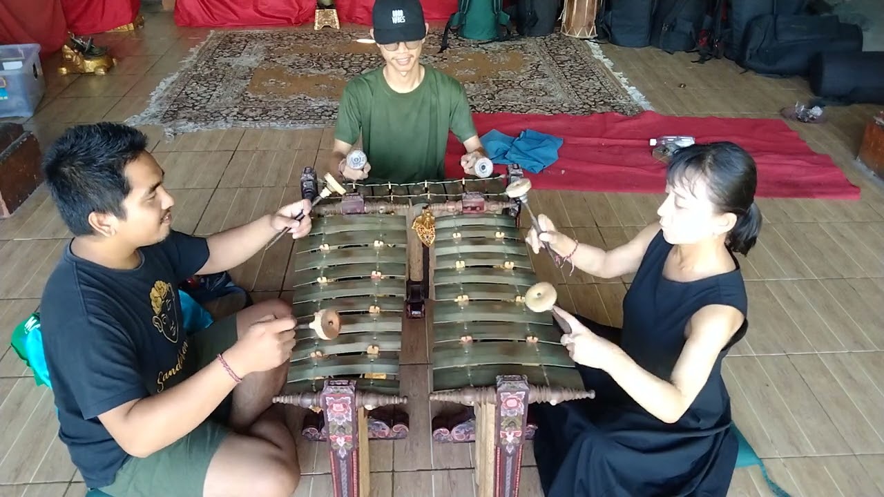 Gending Sekar Jepun, Gender Wayang, Tunjuk Style (Rehearsal)|| on frame are Wawan, Nobue, Wah Wisma