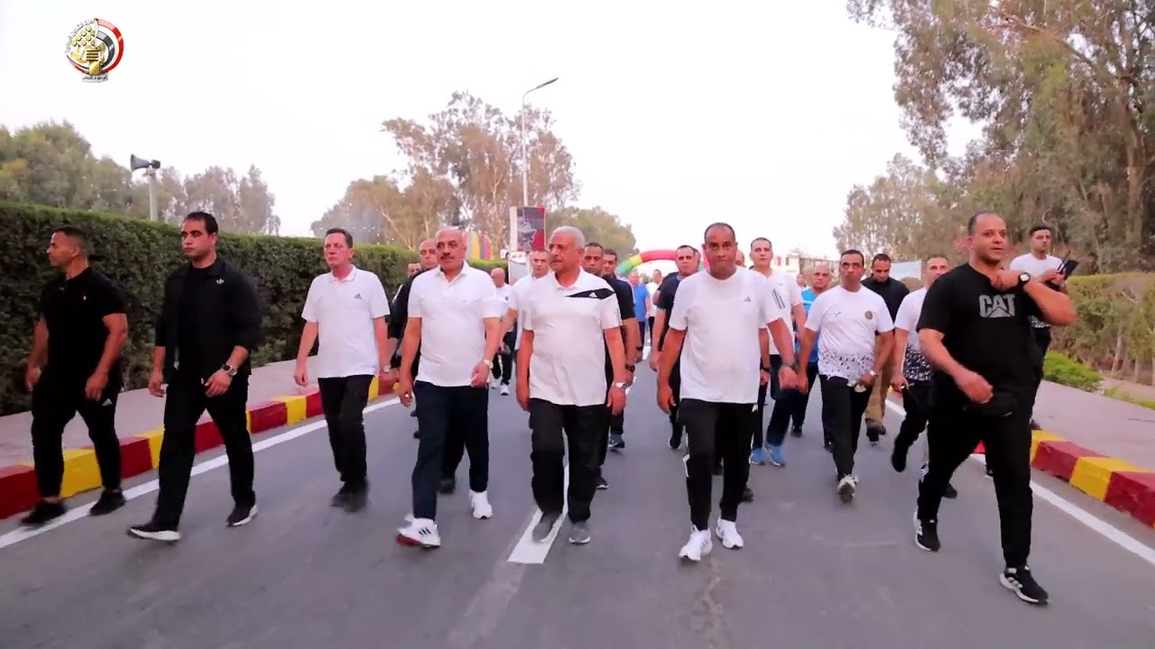 الفريق أول عبد المجيد صقر  يتفقد مراحل التدريب والتأهيل البدنى بالأكاديمية العسكرية المصرية