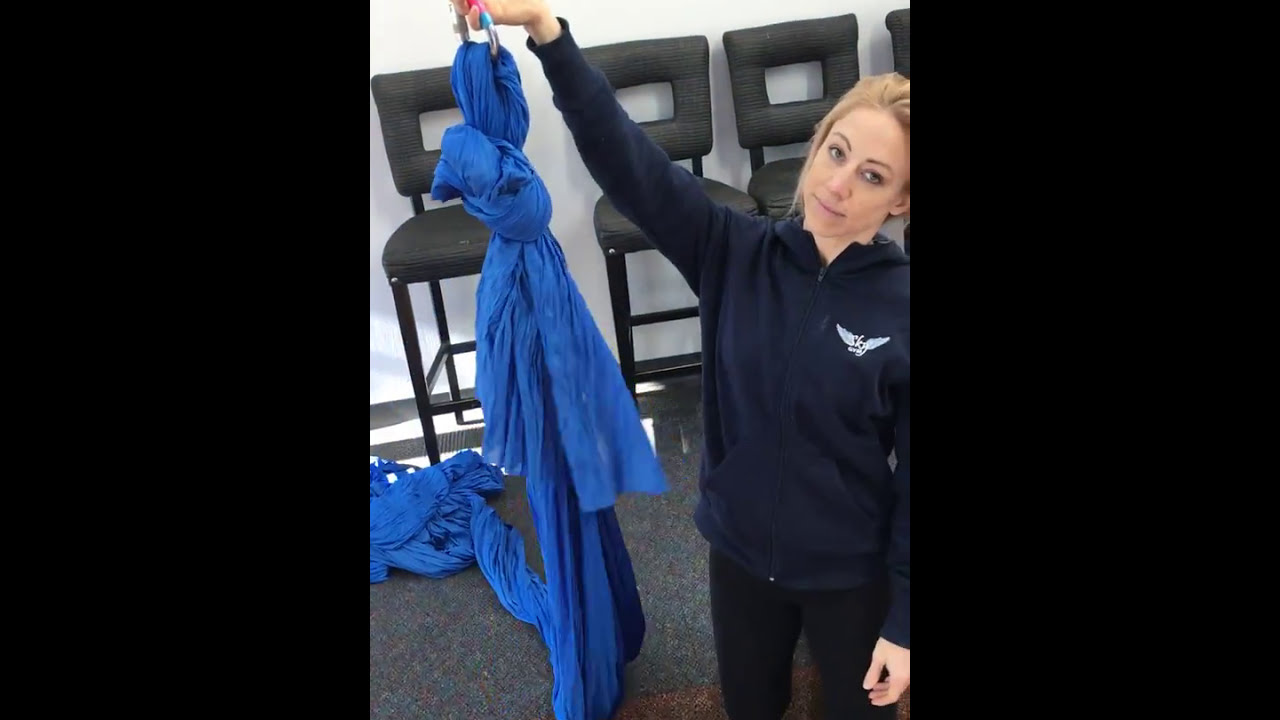 Rigging aerial hammock to carabiner