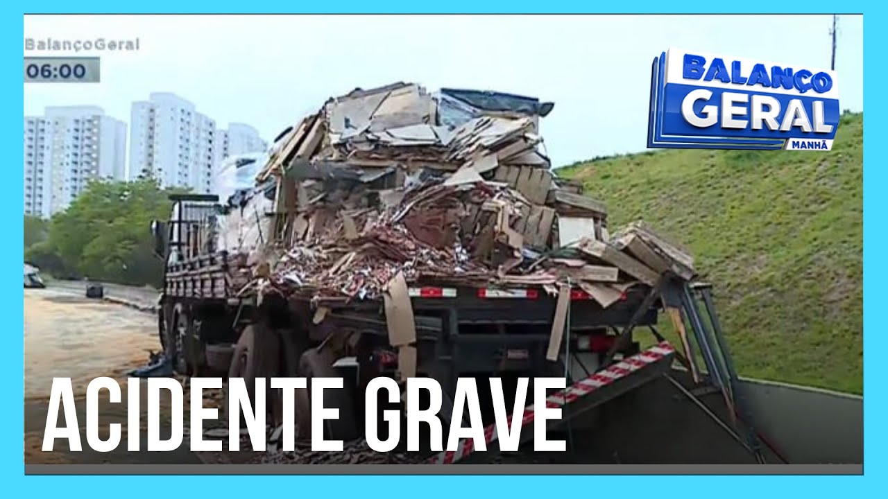Acidente entre dois caminhões danifica veículos na Rodovia dos Bandeirantes