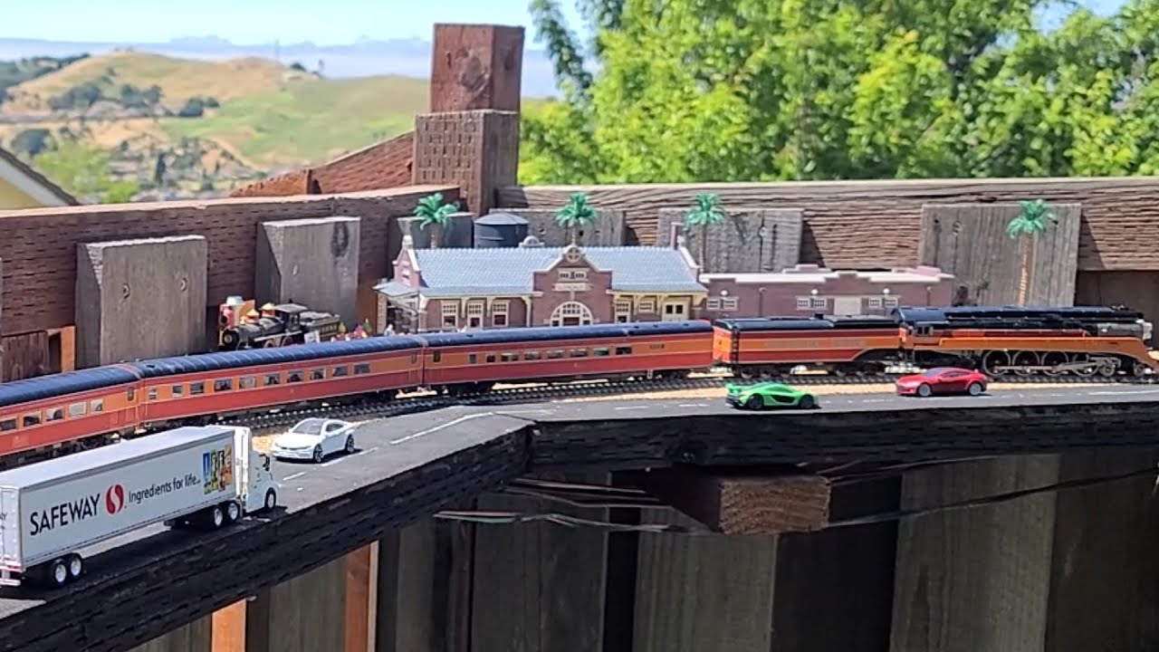 Outdoor Model Train Layout (HO Scale) - 5 Year Anniversary Run - SP Daylight 12 Car Train
