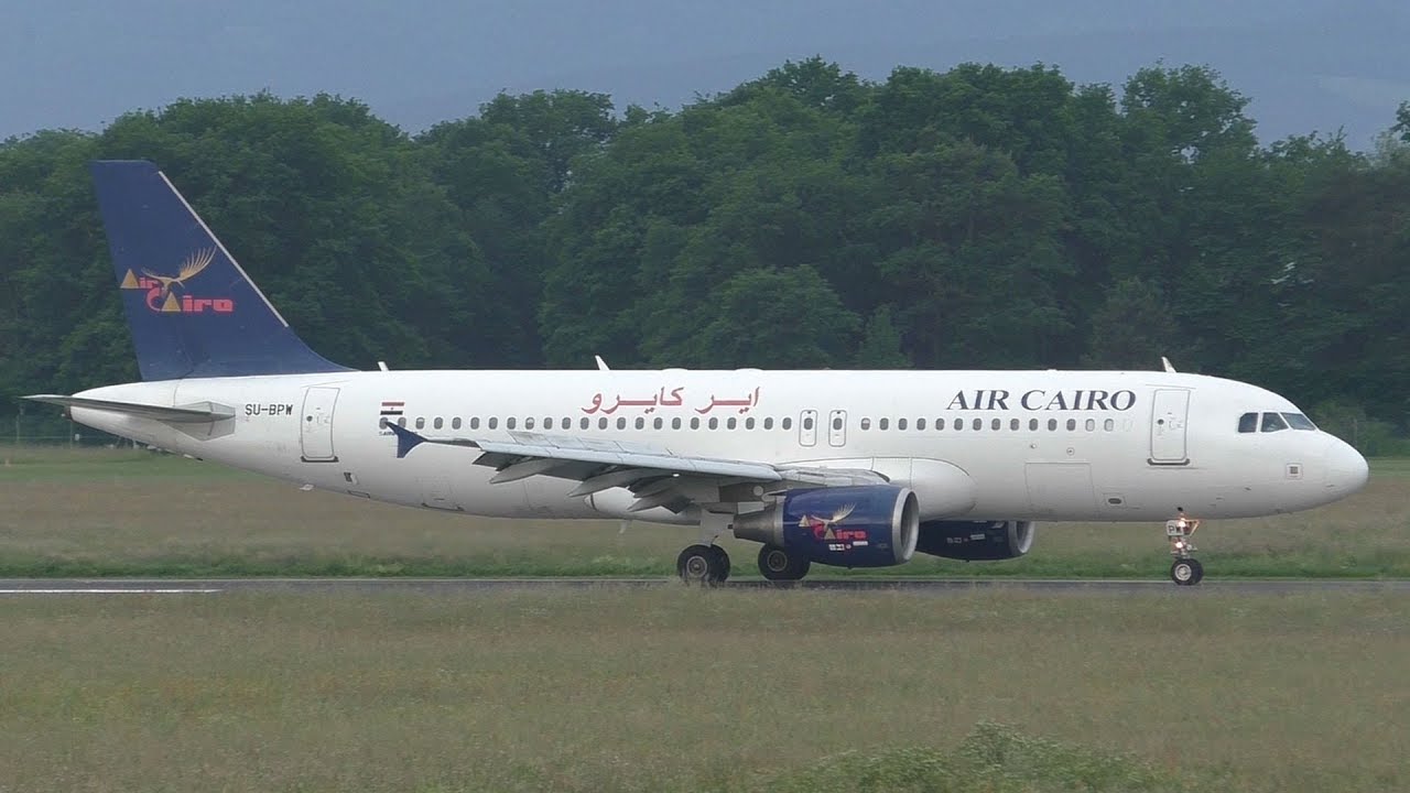 Air Cairo Airbus A320 landing at Graz Airport | SU-BPW