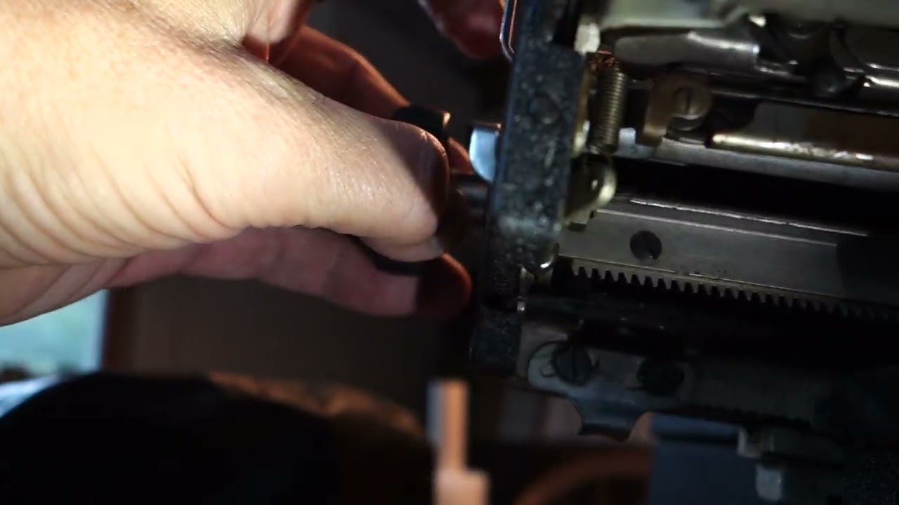 Carriage release and rack, Royal KMM typewriter