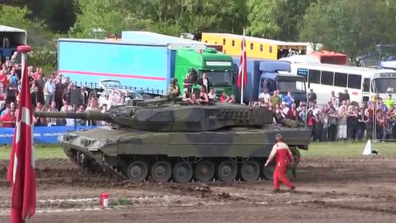 Leopard 2 Tank Pulling at Allingåbro Motor Festival 2014