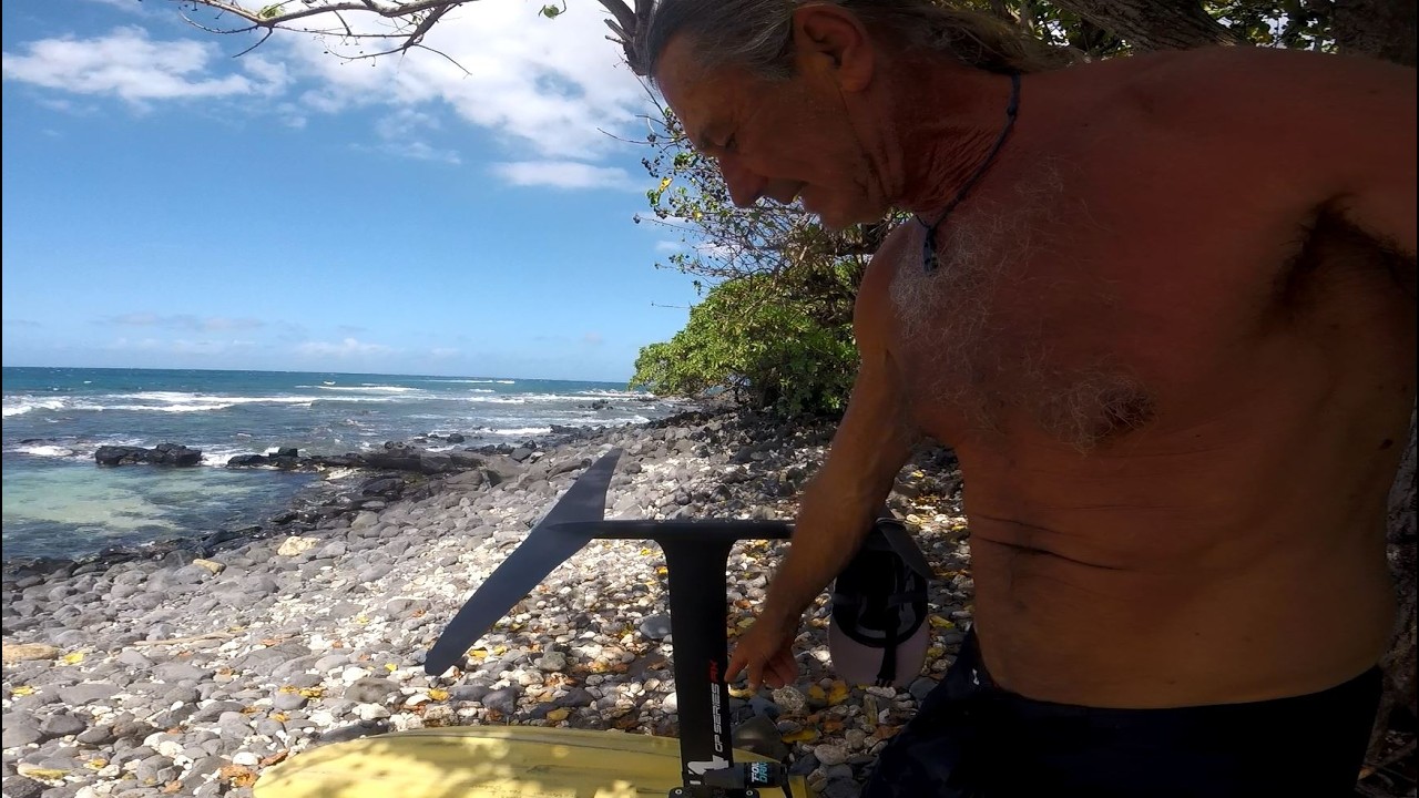 A spectacular downwind foil run in Maui with the amazing F4 Orca 600 and 75 AX mast: live review