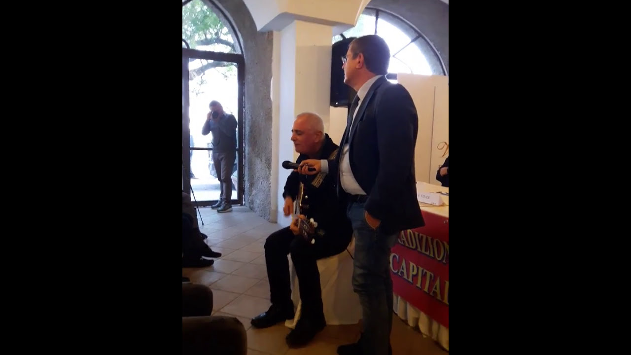 I&deg; Convegno Tradizionalista di Napoli Capitale - Carlo Faiello suona e canta Uno Doje e Tre