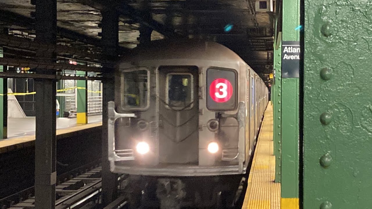 (2) (3) Lcl/Exp (4) Exp Train Action at Atlantic avenue-barclays Center