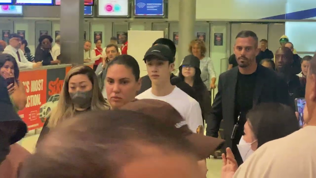 Stray Kids (스트레이 키 arrive in paris lollapaloozafr 19/Juillet/2023