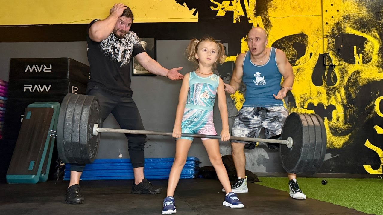 6 Year Old Girl Destroyed Bodybuilders at the Gym!