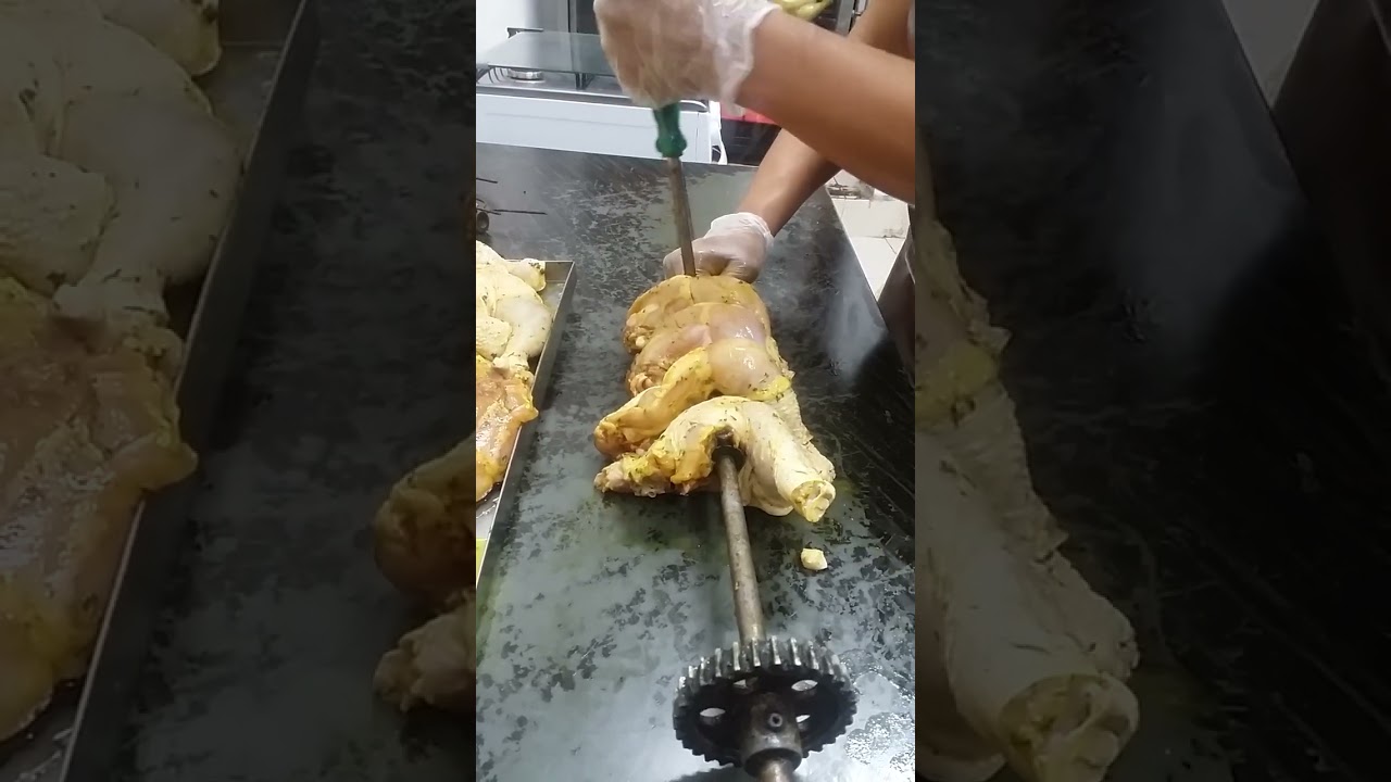 como espetar coxa e sobre coxa na máquina de assar frango Frangolicia #escoladofrangofrangolicia