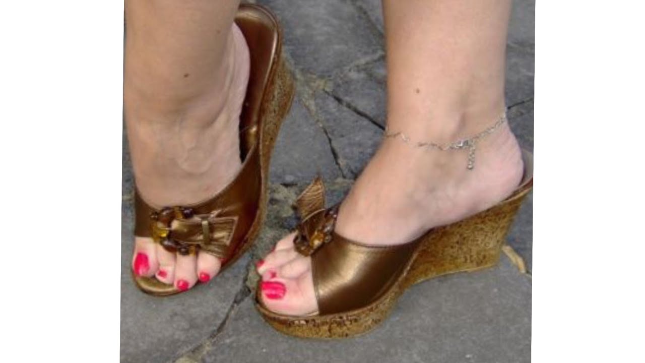 Latest and trendy collection of wedge heel mule sandals for ladies #wedgesandals #wedgemules #viral