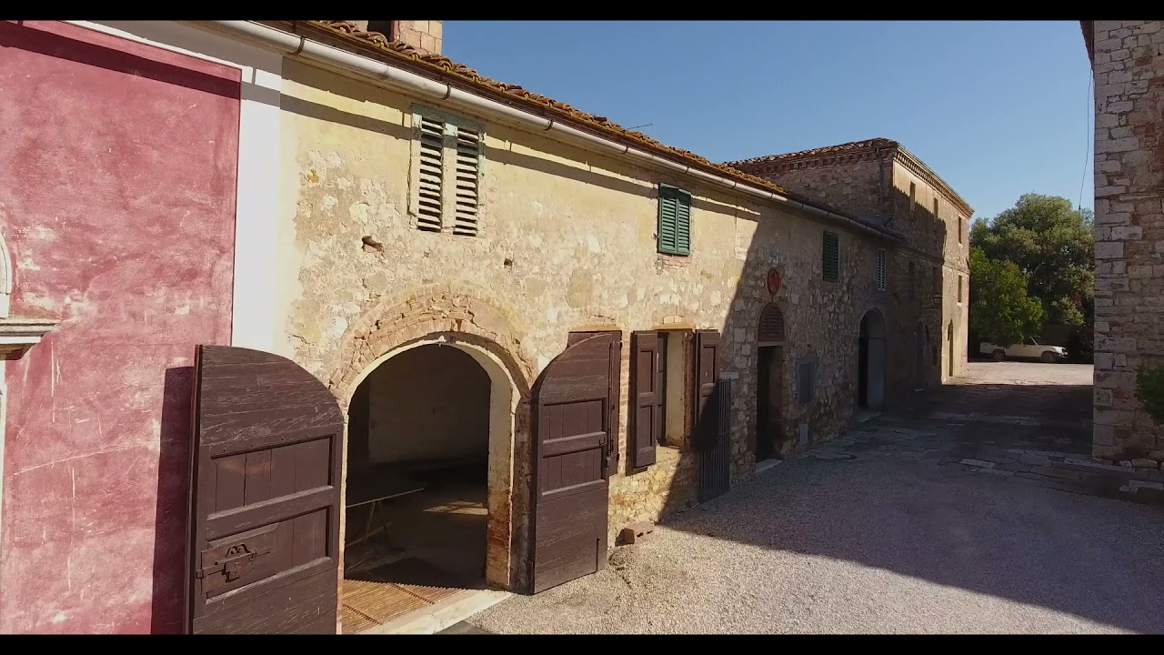 Borgo Storico con azienda agricola nelle Crete Senesi, Toscana