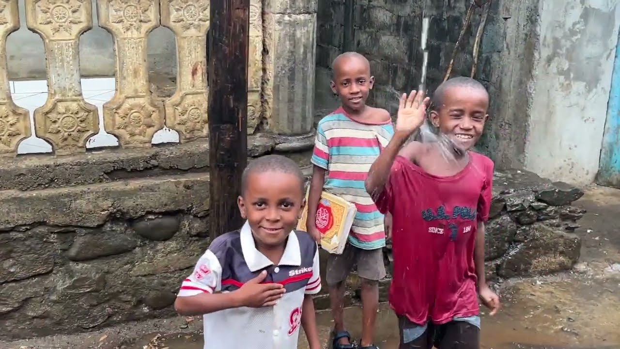 Comores Anjouan Averse tropicale violente / The Comoros Ndzuwani Tropical downpour