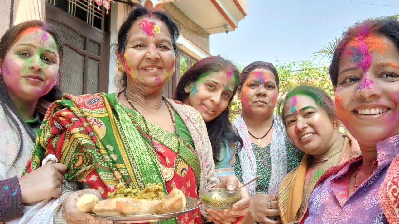  देहरादून की होली सभी के साथ बहुत enjoy किया