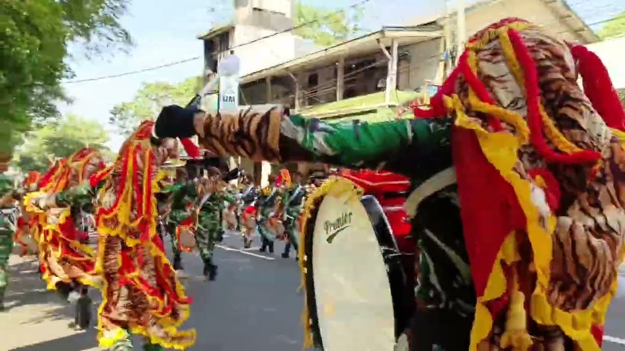 Ini Dia Si Drumband Taruna Akademi Militer 