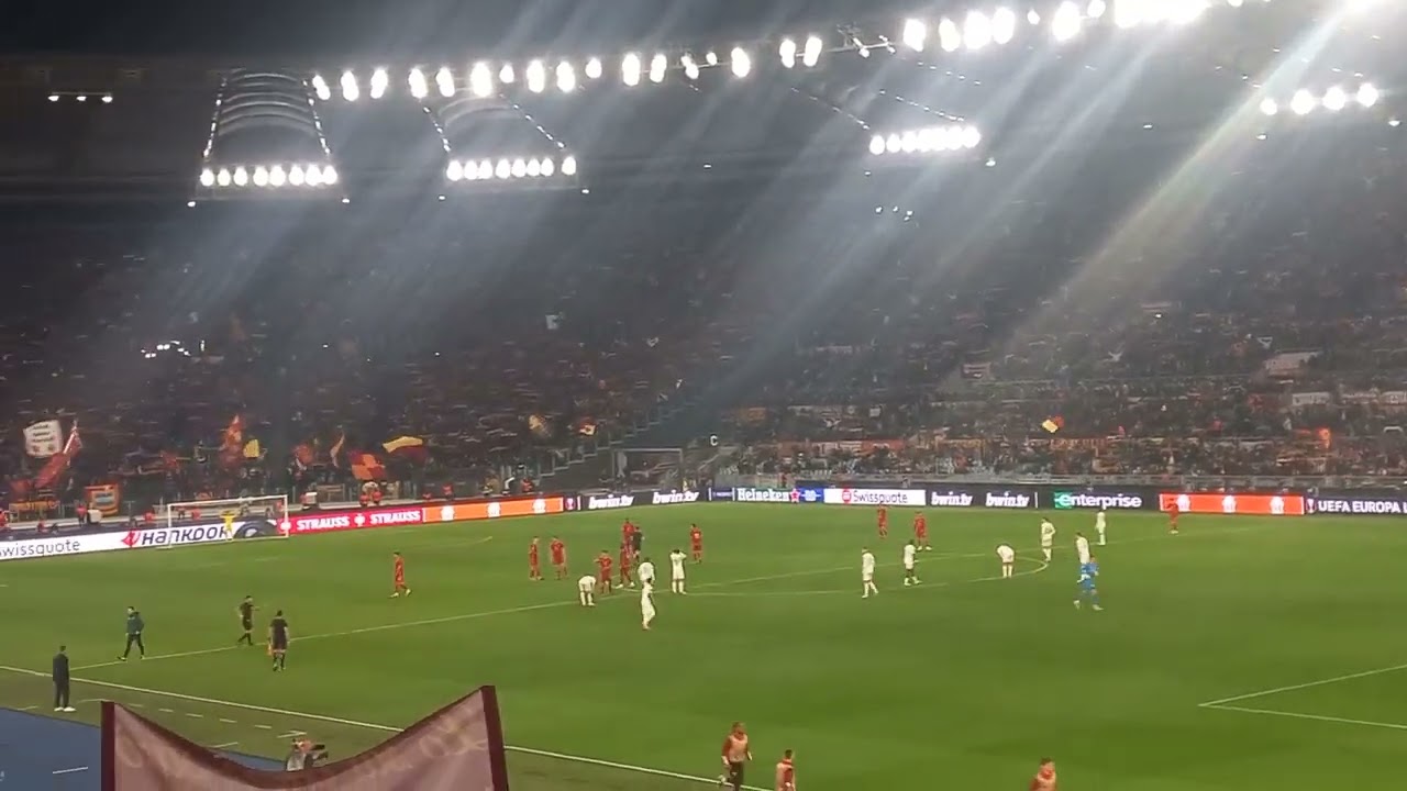Roma-Feyenoord 5-3, prima dei supplementari parte l'inno 