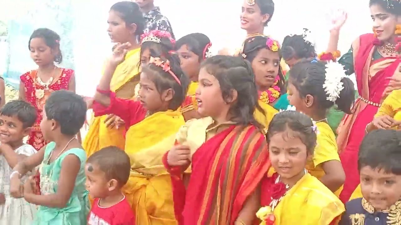 বার্ষিক ক্রীড়া প্রতিযোগিতা অনুষ্ঠানে বাচ্চাদের নাচানাচি