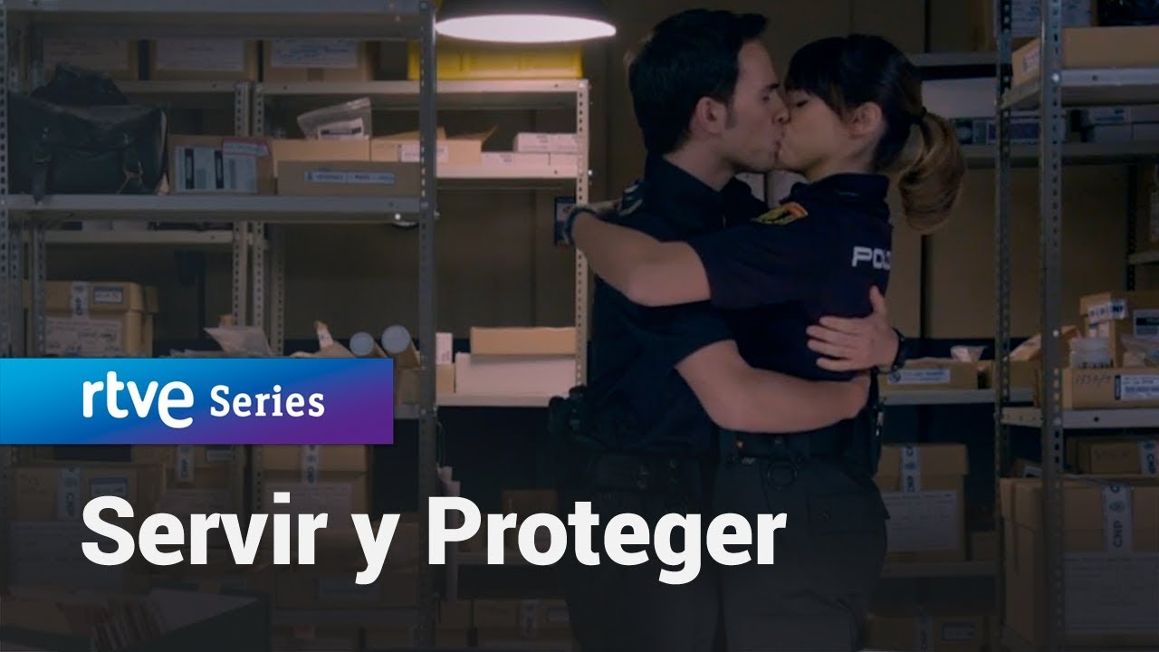 Servir y Proteger: Paula besa a Toni 